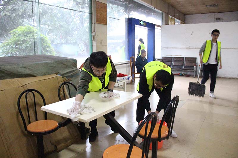 百投集團團委到養(yǎng)老院開展慰問活動